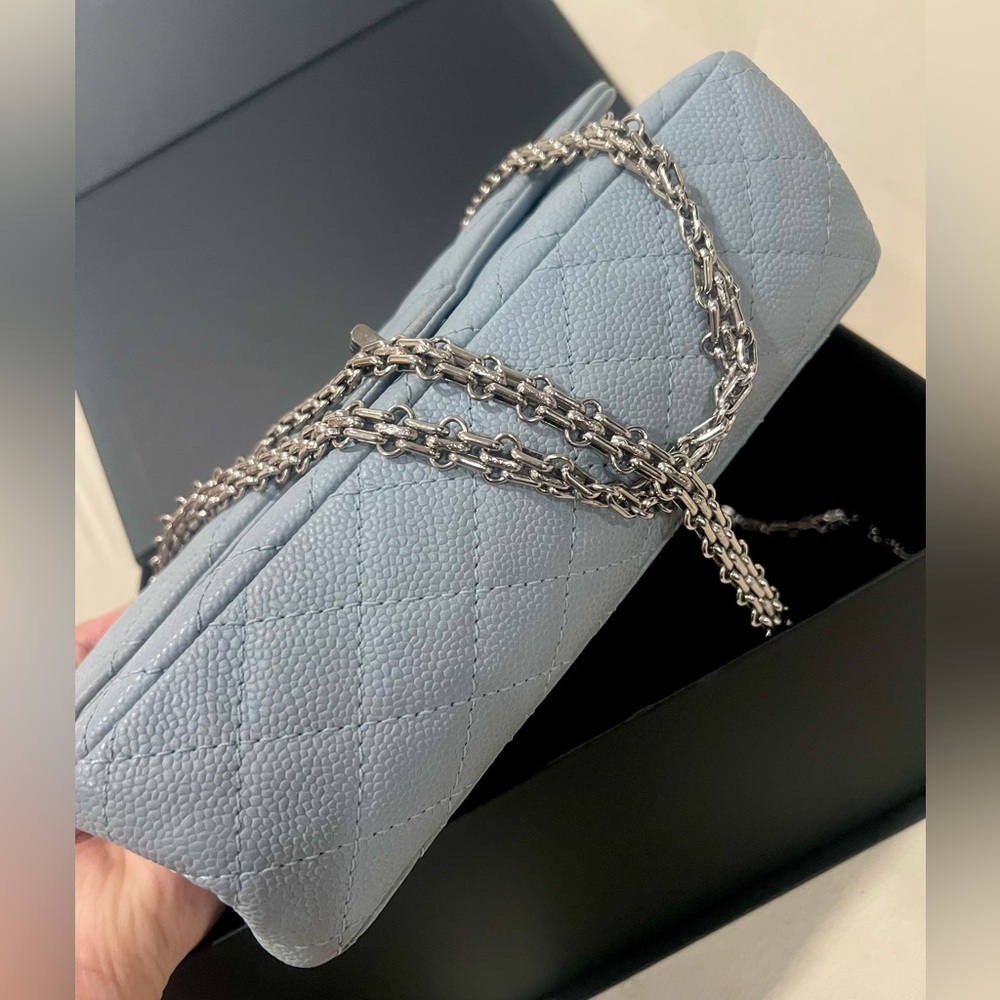Chanel Classic Caviar Reissue Doubel Flap Bag - Picture 4 of 10